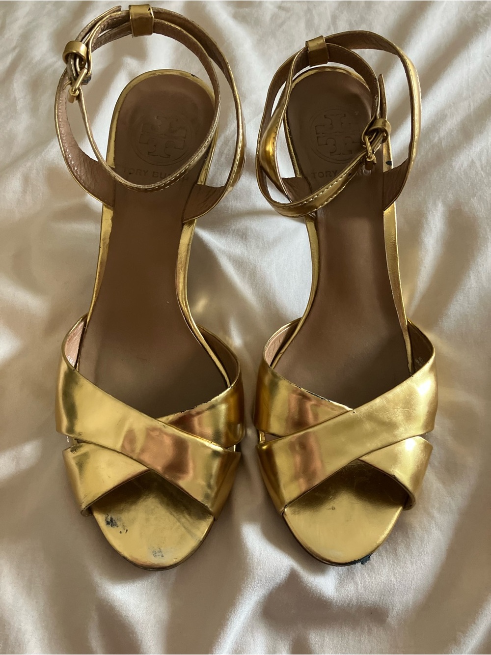Tory Burch Gold Metallic Leather Heels Size 6.5M fair condition see pics